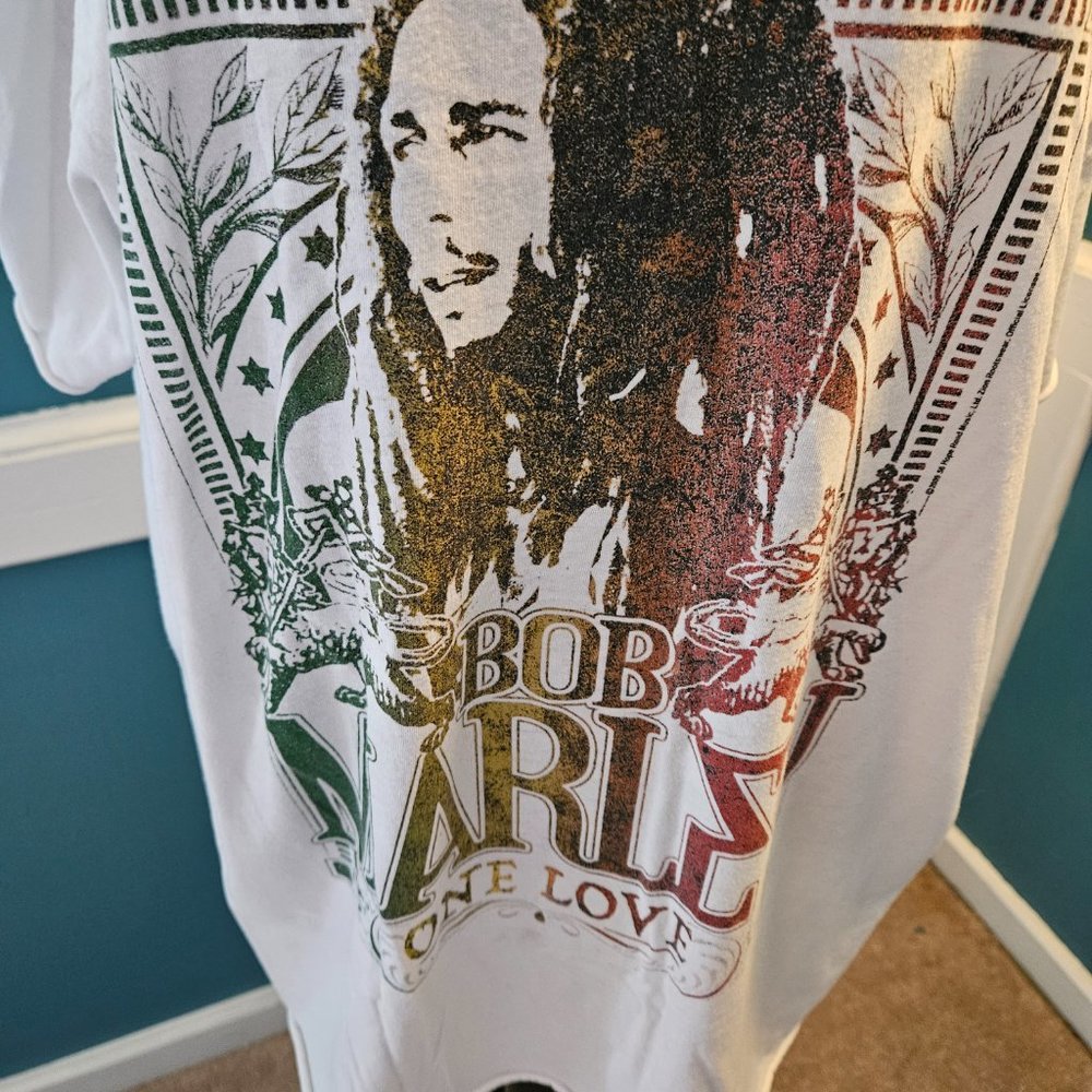 Torrid Bob Marley Cold Shoulder Tee Size 3. Light Weight. Very Soft & Comfy. - Picture 4 of 7